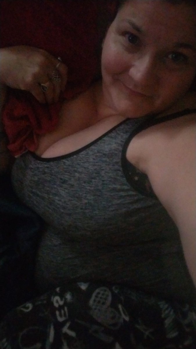 Lazy day without kids for once😎Music🎶and relaxation🛏Now I just need to make it to🌇 Nashville❤ #BBW #MusicTherapy #selflove #single #music #overthinker #foreveralone