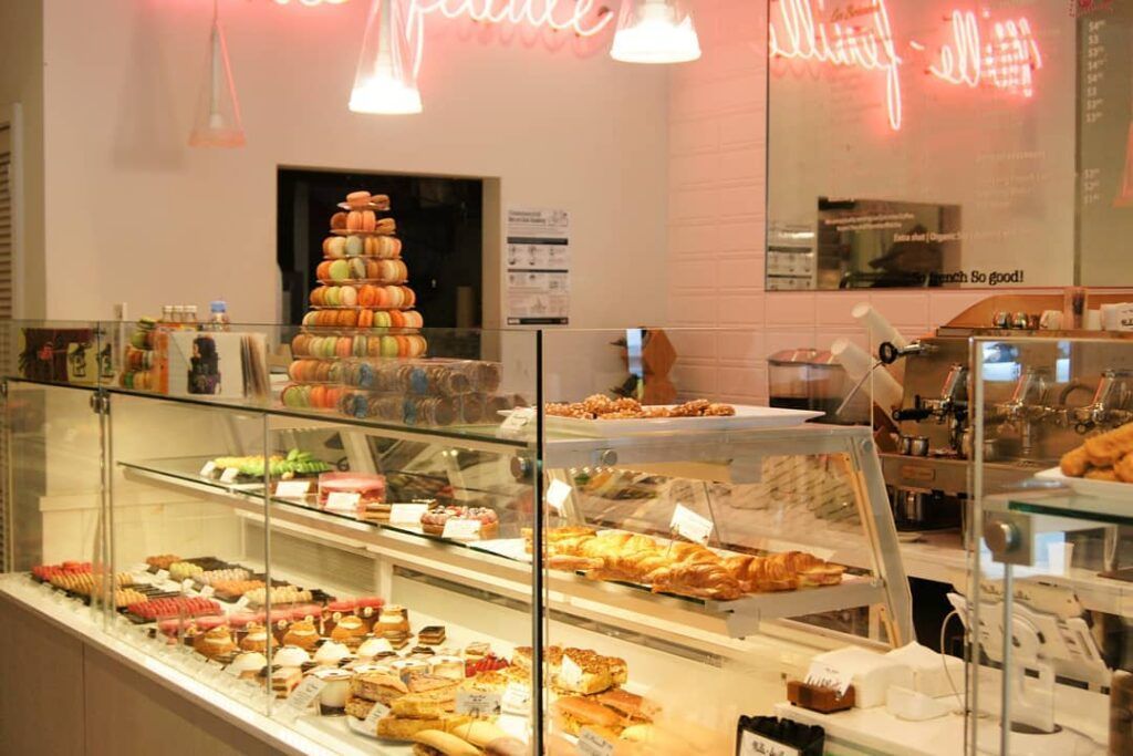 Calling all New Yorkers! Grab your fedora, white turtle neck, and get ready to escape to France without leaving the Big Apple 🍎 

Read all about it: buff.ly/3LPu4u3 

#travel #gaytravel #lgbt #lgbttravel <a href="/ILoveGayNewYork/">#ILoveGay New York</a> <a href="/ILoveLGBTTravel/">#ILoveGay Travel ✈️</a>