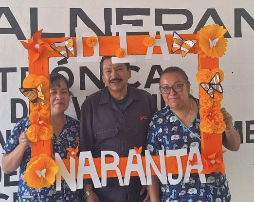 ConalepTlalne2_'s tweet photo. La comunidad de nuestro plantel se unió para conmemorar el #DíaNaranja, una jornada dedicada a la concienciación y la lucha contra la violencia de género. Estudiantes, docentes y personal administrativo participaron activamente. ¡Juntos hacemos la diferencia! 🧡 @Conalep_Edomex https://t.co/tjVqX8oyvW
