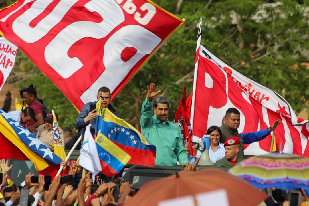 Psuvcbo's tweet photo. Un pueblo leal que te acompaña en las luchas, juntos seguiremos fortaleciendo la revolución en cada espacio
@NicolasMaduro
@PartidoPSUV
#VerdadDelPueblo
@comandosergioh https://t.co/SqCAGYzE6W