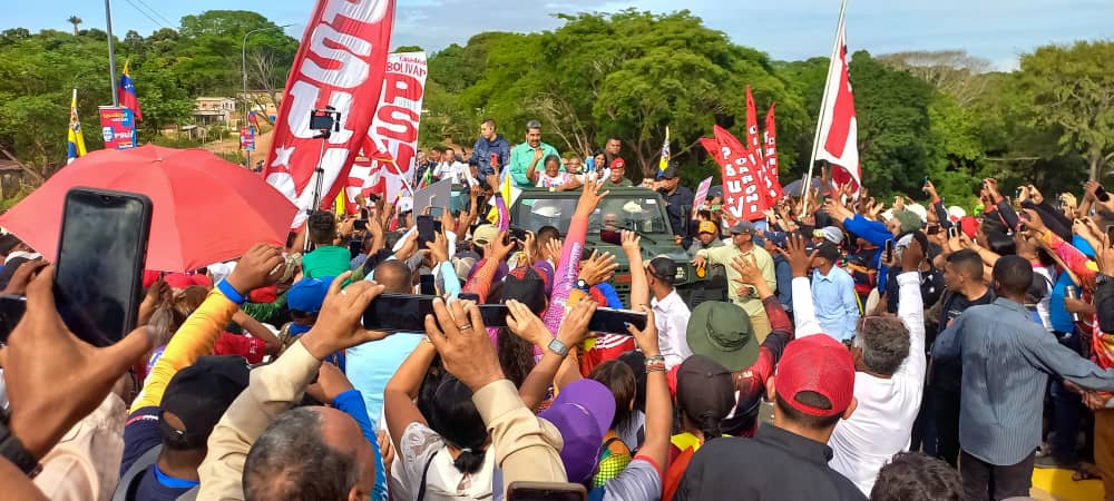 Un pueblo leal que te acompaña en las luchas, juntos seguiremos fortaleciendo la revolución en cada espacio
<a href="/NicolasMaduro/">Nicolás Maduro</a>
<a href="/PartidoPSUV/">PSUV</a>
#VerdadDelPueblo
<a href="/comandosergioh/">Sergio Hernandez</a>