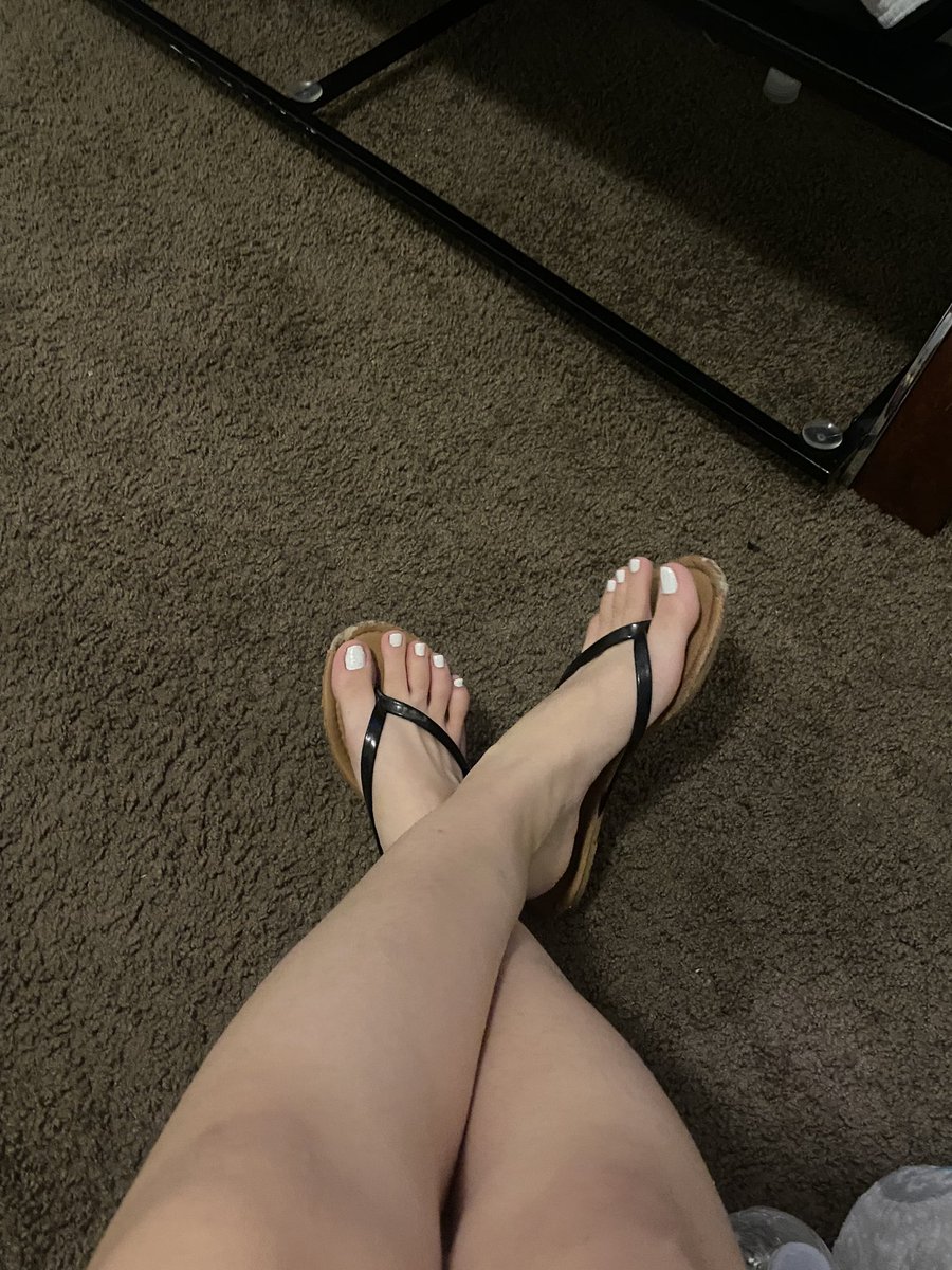 Missing my feet aren’t you loser, stare at the wall hard & simp 😂😂 Feetfetish Findom paypig walletdrain humanatm finsub