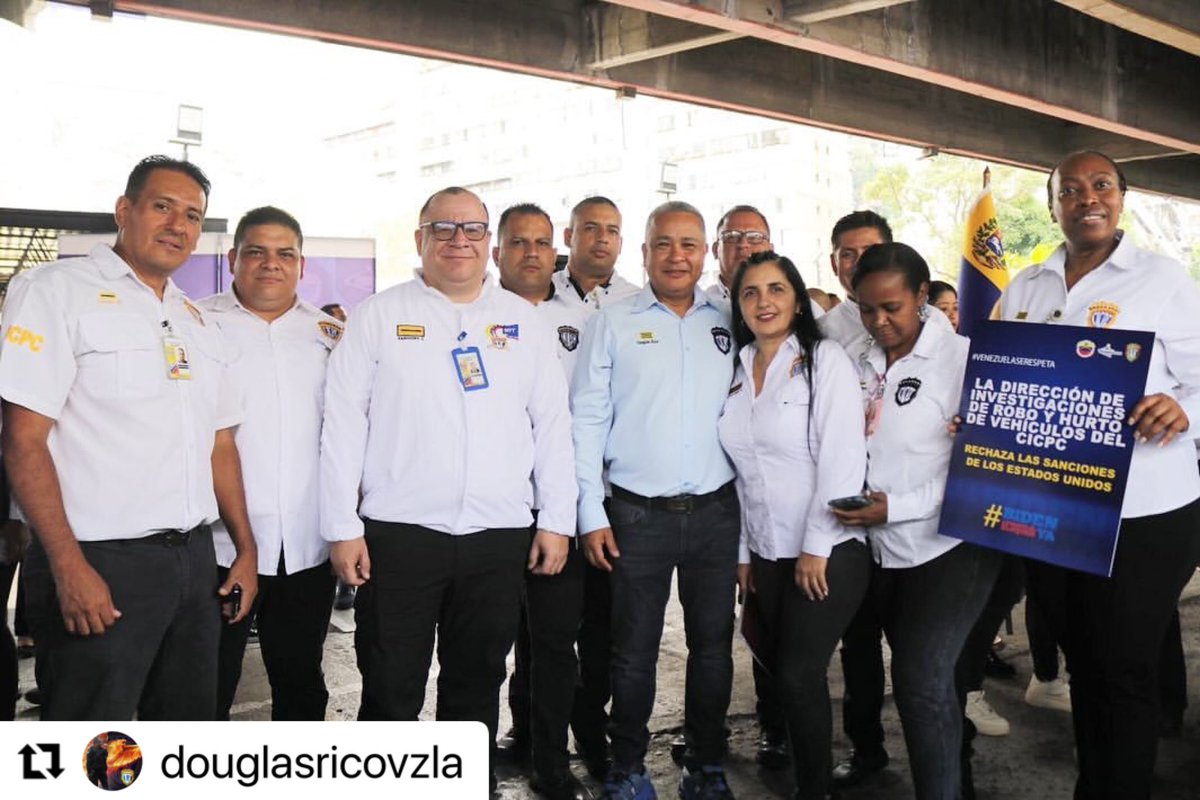 Porque nuestro compromiso es con
Venezuela, nos unimos la mañana de hoy y recogimos firmas en contra de las sanciones impuestas por el gobierno de los Estados Unidos.
<a href="/NicolasMaduro/">Nicolás Maduro</a> 
 #VerdadDePueblo