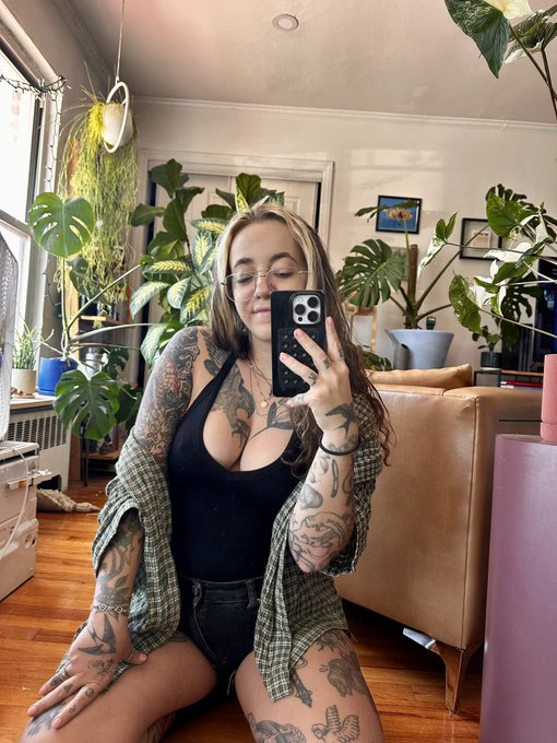 going🚀 long weekend mode https://t.co/kdmvIEOXTr