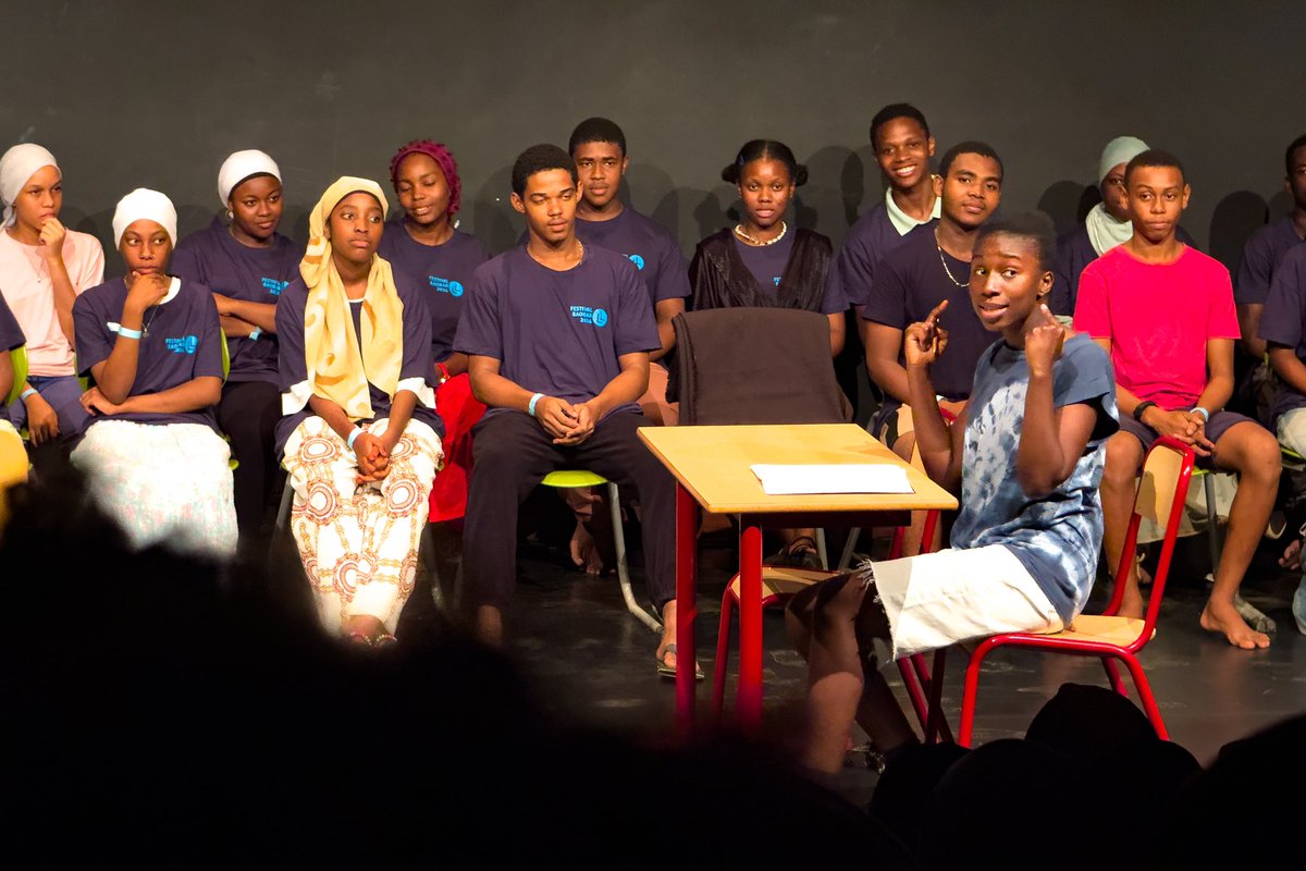 flrncrls's tweet photo. GORGÉE D’EAU, d’après Penda DIOUF, au lycée des Lumières de l’@ac_mayotte pour la 7e édition du festival de théâtre baobab : adolescence et enjeux environnementaux portés par les rayonnantes Mylène WAGRAM et Khadidja KOUYATE et toute la Cie La Phenomena. https://t.co/0lnP0REQw5