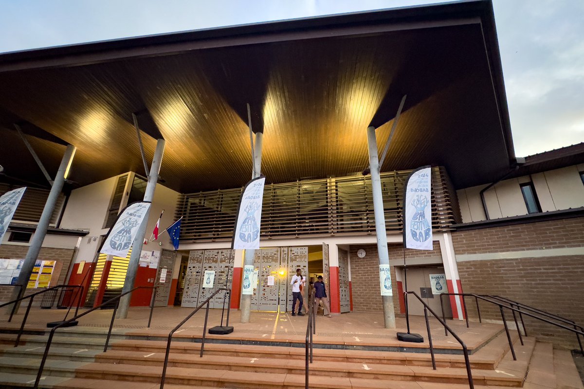 flrncrls's tweet photo. GORGÉE D’EAU, d’après Penda DIOUF, au lycée des Lumières de l’@ac_mayotte pour la 7e édition du festival de théâtre baobab : adolescence et enjeux environnementaux portés par les rayonnantes Mylène WAGRAM et Khadidja KOUYATE et toute la Cie La Phenomena. https://t.co/0lnP0REQw5
