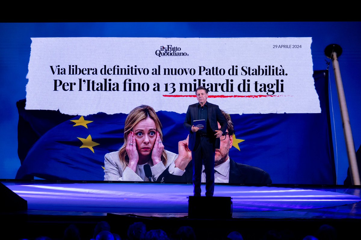 Grazie di cuore Napoli! #LItaliaCheConta Vi ricordo i prossimi appuntamenti: Lunedi 27 maggio, Cagliari, ore 18, Teatro Doglio | Prenotazioni qui ▶️ shorturl.at/A6GPi Martedì 28 maggio, Firenze, ore 20.30, Teatro Niccolini | Prenotazioni qui ▶️ shorturl.at/of2c9