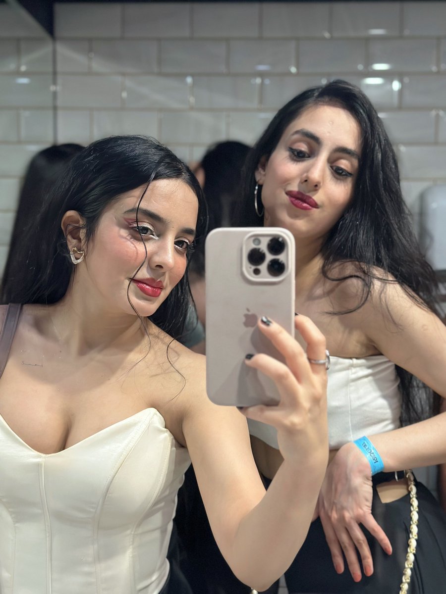 مِری🍓 tweet media