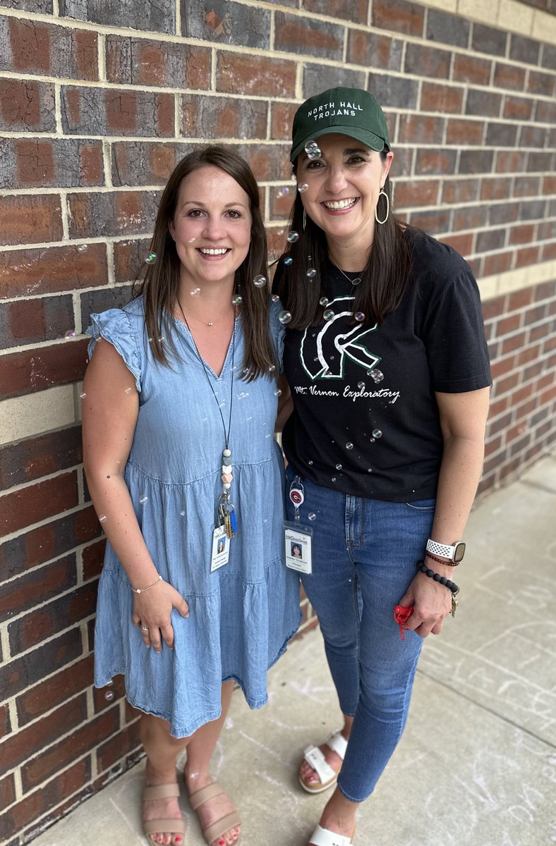 jenny_westbrook's tweet photo. Last day of school @MVESGainesville 💚👏🎉Thank you @mkjohnson723 for your leadership! Good luck in SC!❤️🖤So proud of our students and all they accomplished with the support of our amazing staff🌟Now they are ready to blast off into summer and a new year!🚀🔦📚🫧👋@Hall_Schools https://t.co/HYe97vhRFg