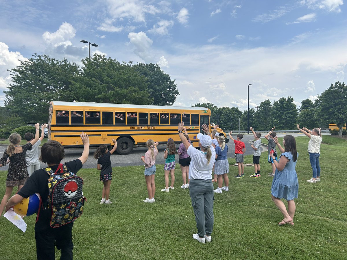 jenny_westbrook's tweet photo. Last day of school @MVESGainesville 💚👏🎉Thank you @mkjohnson723 for your leadership! Good luck in SC!❤️🖤So proud of our students and all they accomplished with the support of our amazing staff🌟Now they are ready to blast off into summer and a new year!🚀🔦📚🫧👋@Hall_Schools https://t.co/HYe97vhRFg