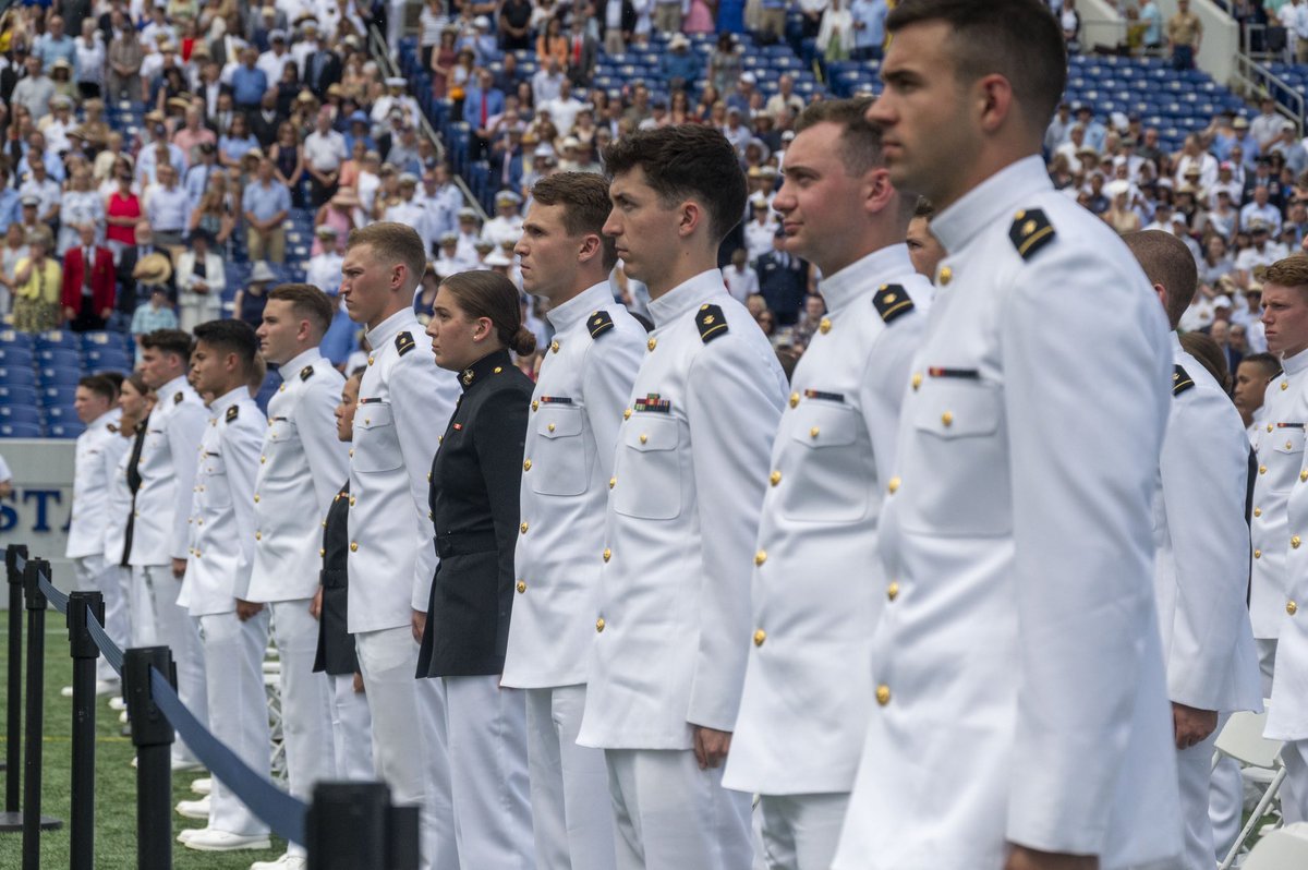 SecNavPhelan's tweet photo. Congratulations to the @NavalAcademy class of 2024, to all of the new U.S. Navy Ensigns and Marine Corps 2nd lieutenants we wish you fair winds and following seas. https://t.co/ZLuToeBxzG