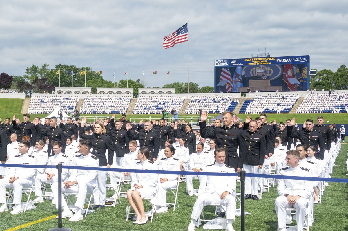 Congratulations to the @NavalAcademy class of 2024, to all of the new U.S. Navy Ensigns and Marine Corps 2nd lieutenants we wish you fair winds and following seas.