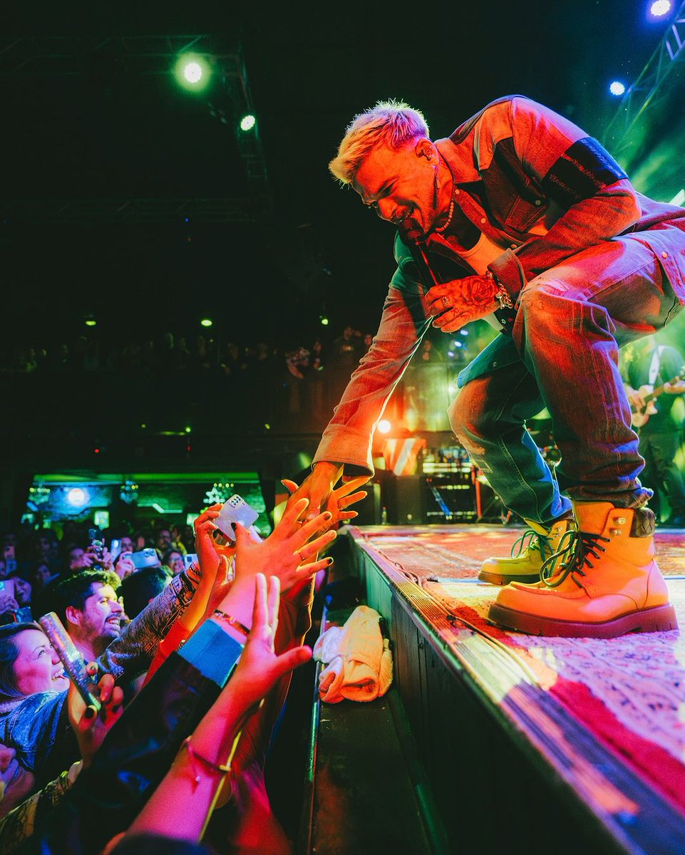 Bailamos y cantamos con emoción en Club Chocolate junto a @pedrocapo 💕✨ 📸 Te dejamos este maravilloso registro de su visita por nuestro país 🇨🇱