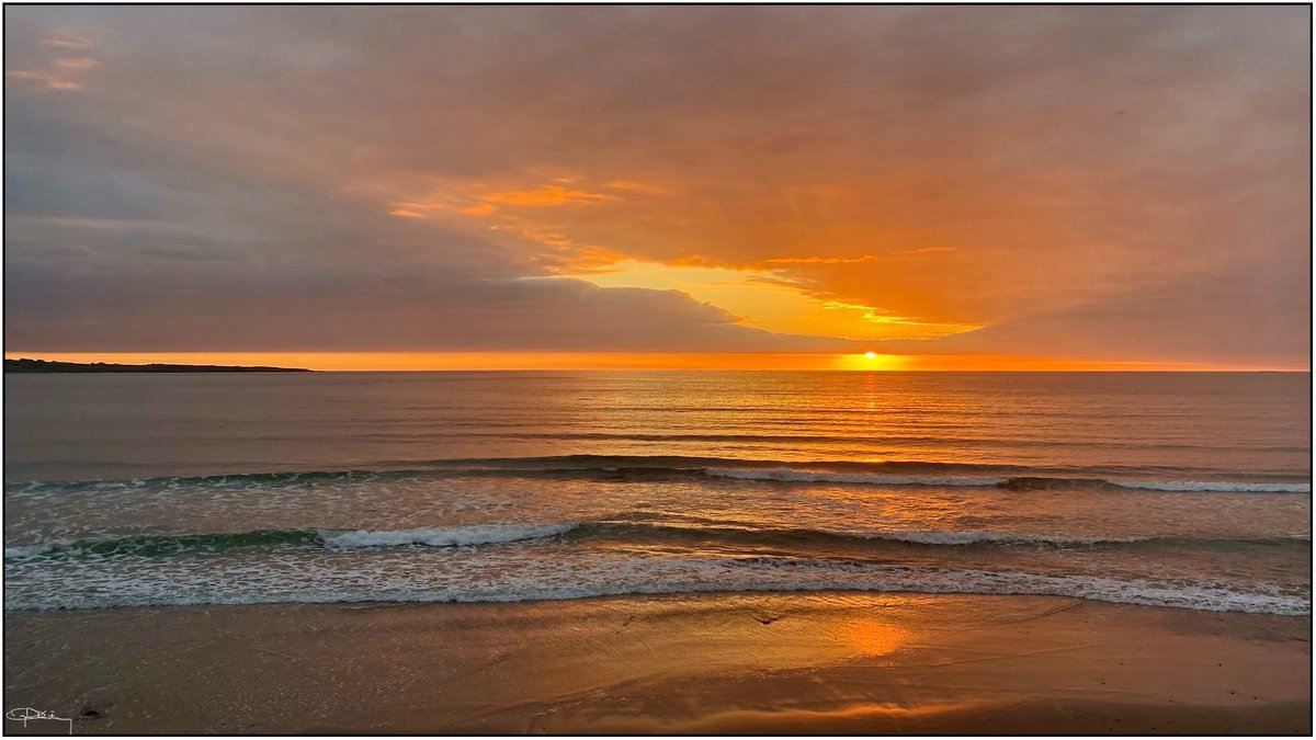 I went with absolutely no expectations tonight and then it went and did this ……………… 🧡 Have a wonderful weekend.
#today #tonight #spring #surfing #strandhill #sligo #wildatlanticway #ireland ☘️