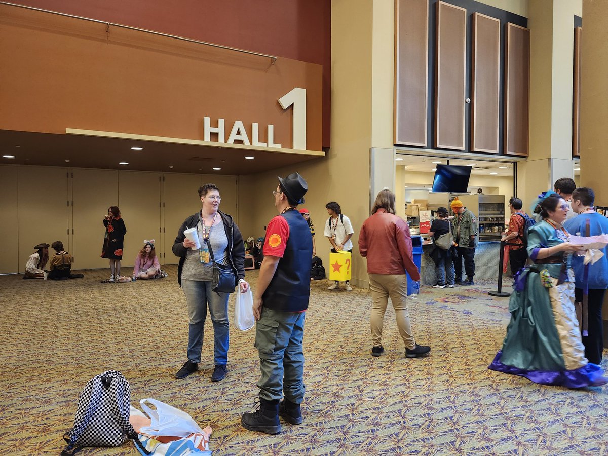 Our #TF2 Cosplay Meetup at #PhoenixFanFusion will be located in front of Hall 1 at 1:00pm tomorrow! 
See you there!