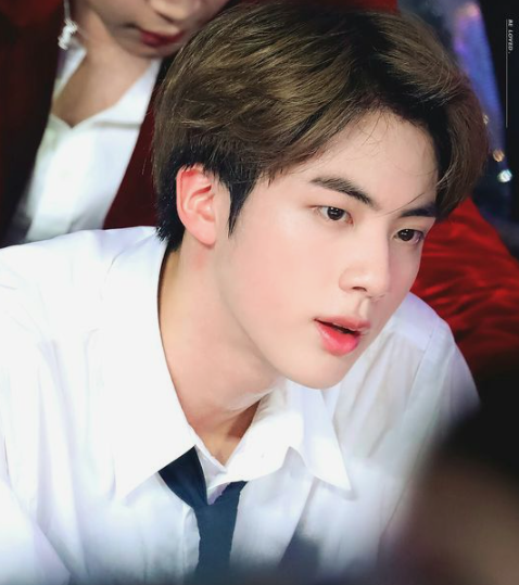 AboutMusicYT's tweet photo. BTS' Jin reaches 1 BILLION streams on Spotify. https://t.co/hvrR7Szyb3