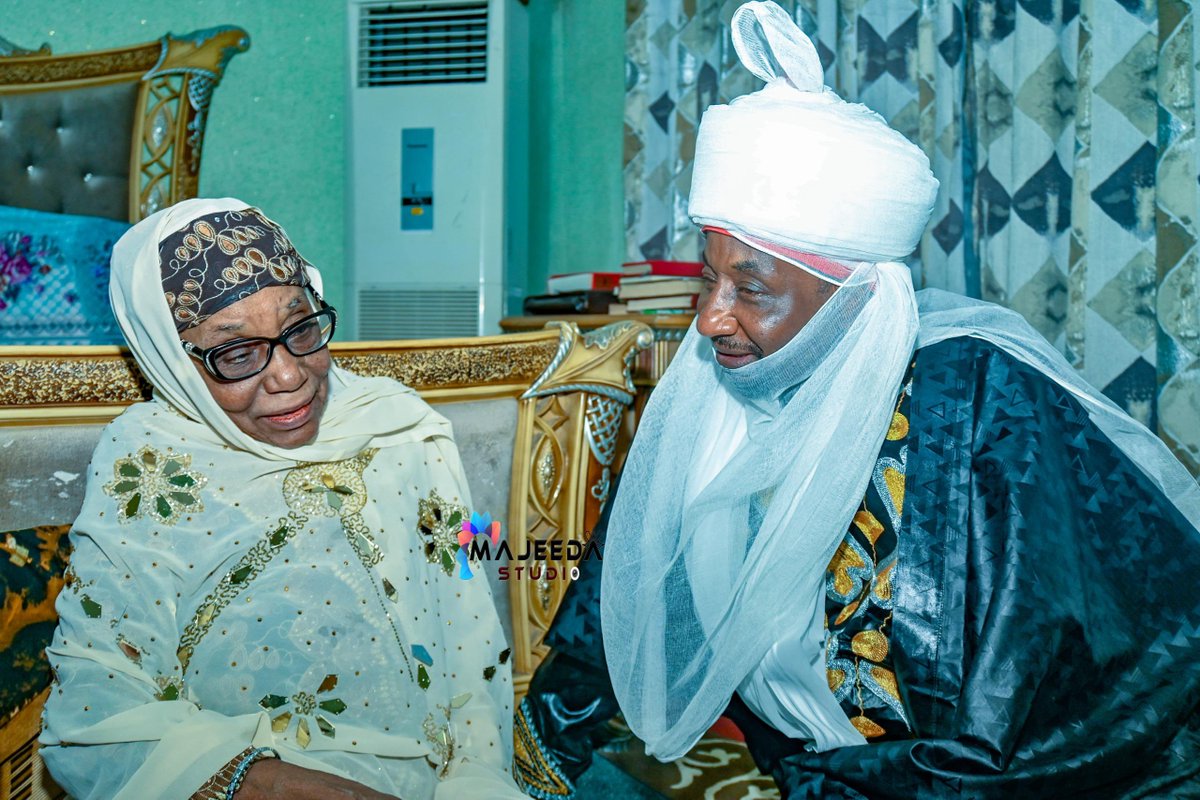 Adam_L_Sanusi's tweet photo. A mother and her son ✊🏾 https://t.co/xWntBBdW86