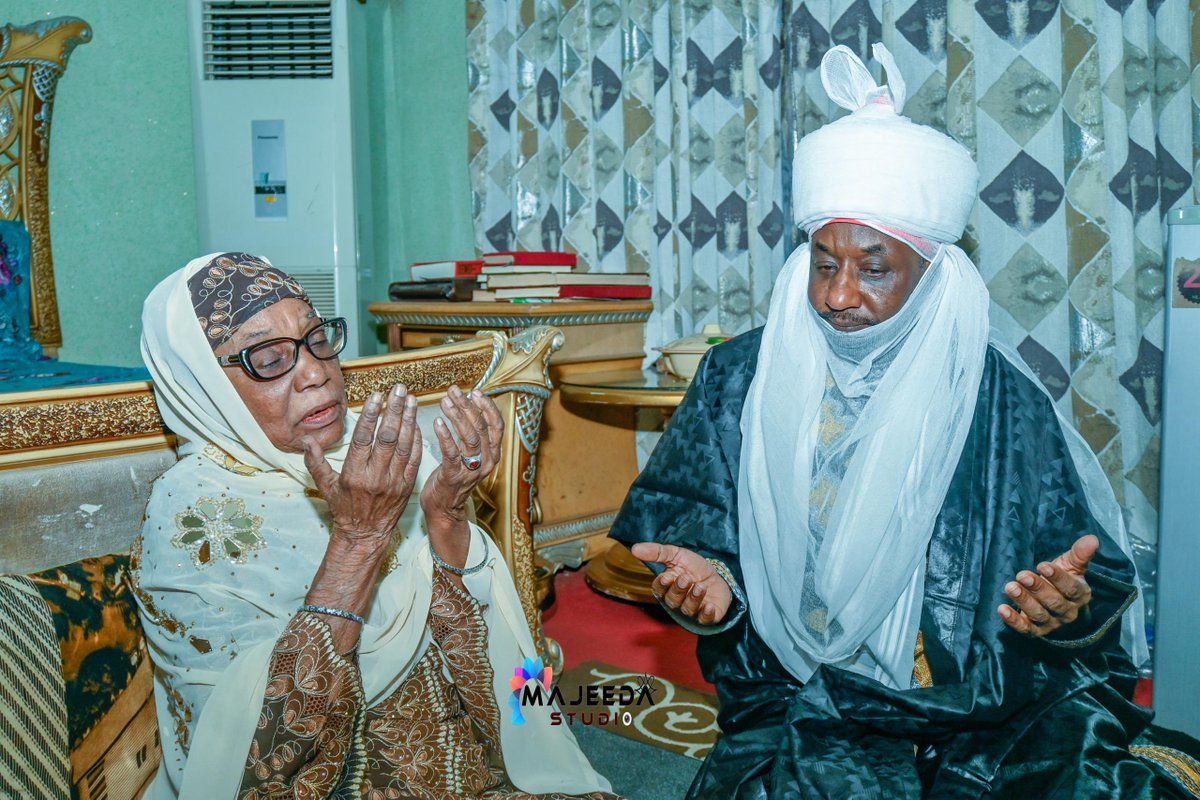 Adam_L_Sanusi's tweet photo. A mother and her son ✊🏾 https://t.co/xWntBBdW86