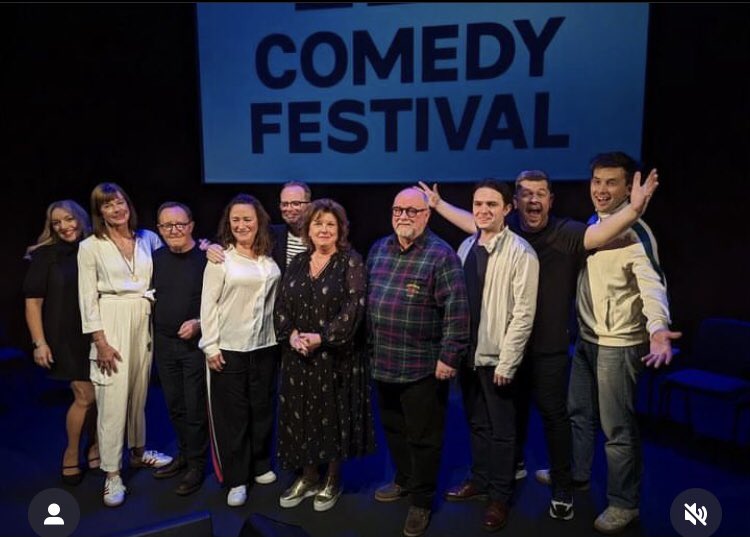 Wee reunion last night and live reading of a few eps of #TwoDoorsDown for the @bbccomedy Festival at the @TronTheatre ❤️

Vote for us at @OfficialNTAs 

⬇️⬇️

nationaltvawards.com/vote