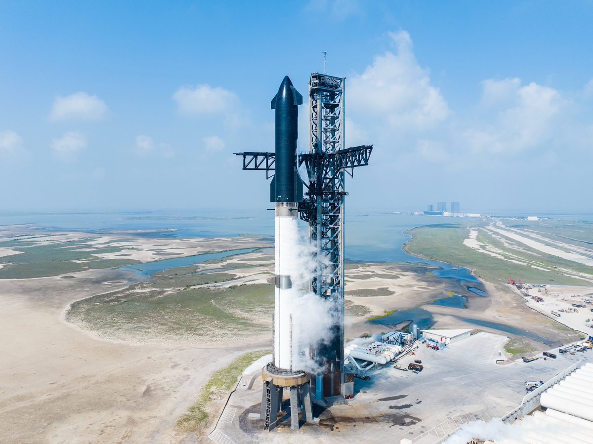 SpaceX sets early June launch of next Starship test flight spacenews.com/spacex-sets-ea…