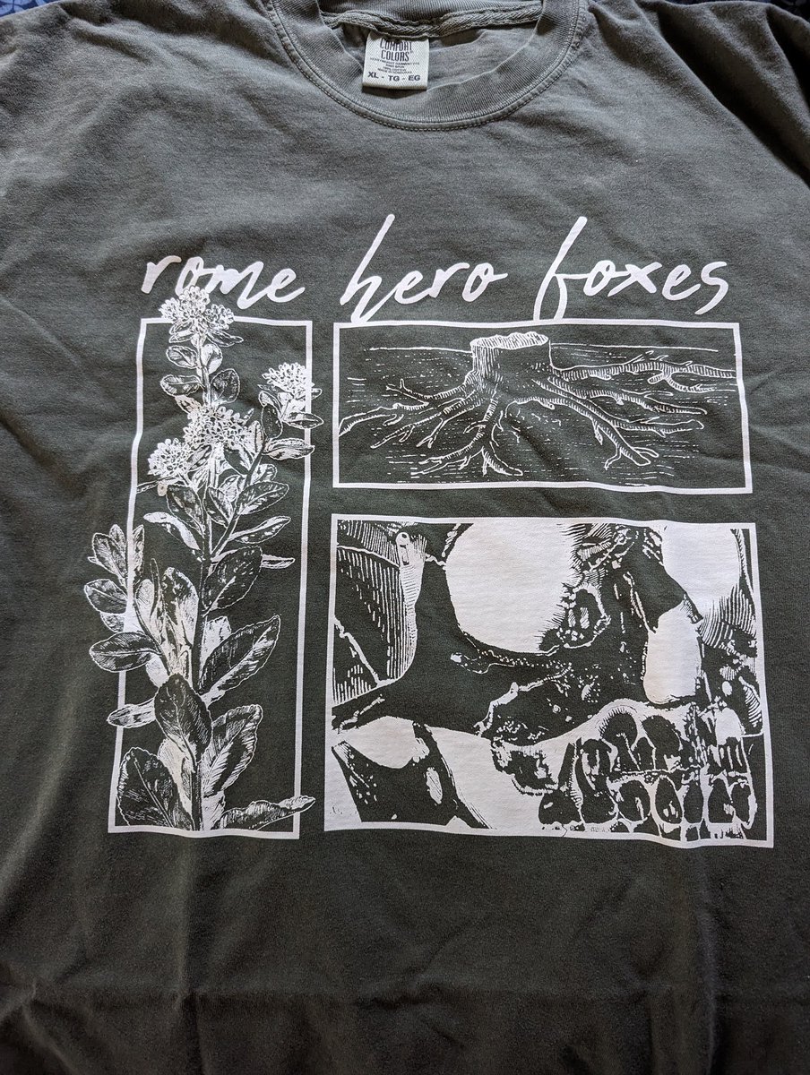 Captrex04's tweet photo. LETS GO MY @RomeHeroFoxes SHIRT IS HERE https://t.co/CYiXcFD6LW
