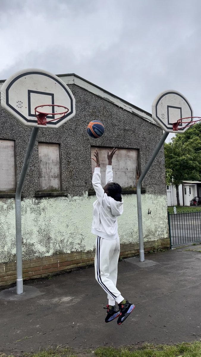P7b’s last primary school sports day 🏅 We’ve had a fantastic day showing off our talents along with our schools values ⭐️ Well done everyone!