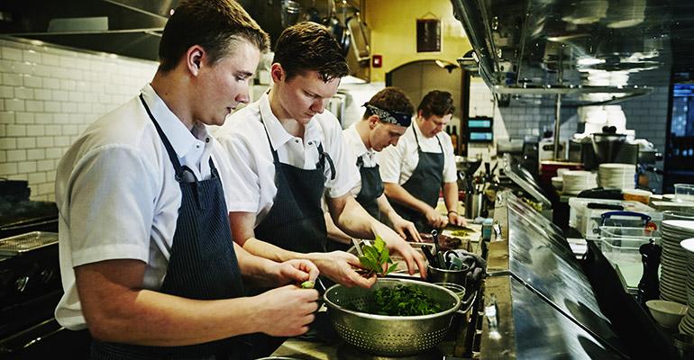 The restaurant industry is projected to add 525K summer jobs. If the National Restaurant Association’s jobs forecast is accurate, it would be the first time on record that the industry added at least 525K in consecutive summers. ow.ly/2Q5X105ujnu