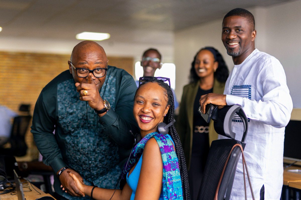 uwimaclarisse's tweet image. The home of big winners 🔥🙌🏿
                        
The home of legends 🔥🙌🏿

@VCWC2024 na @betPawaRW Basinyanye amasesezerano y’ubufatanye. 

betPawa izaba iri umuterankunga w'irushanwa ry'imikino 20 rizahuriramo aba legends 150.

Ni ukuva tariki ya 1 kugeza ku ya 10/9 /2024.