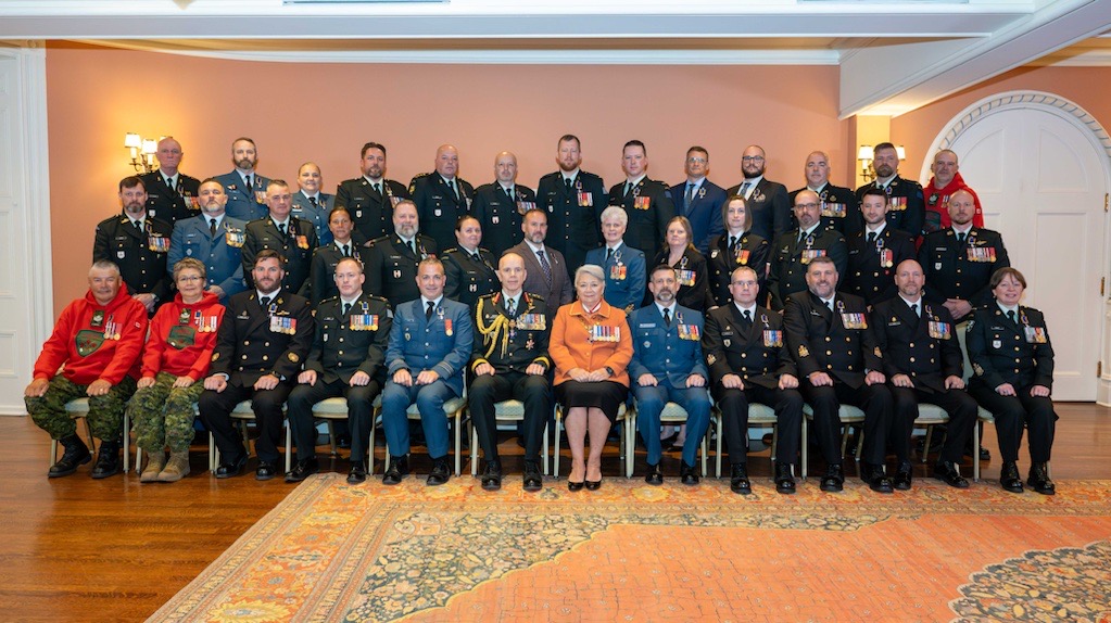 CanadaGG's tweet photo. À titre de #CommandanteEnChef du Canada, la #GGSimon a procédé à l’investiture de 73 personnes exceptionnelles au sein de l’Ordre du mérite militaire lors d’une cérémonie à @RideauHall.
#DistinctionsGG https://t.co/Fh51byoSzD