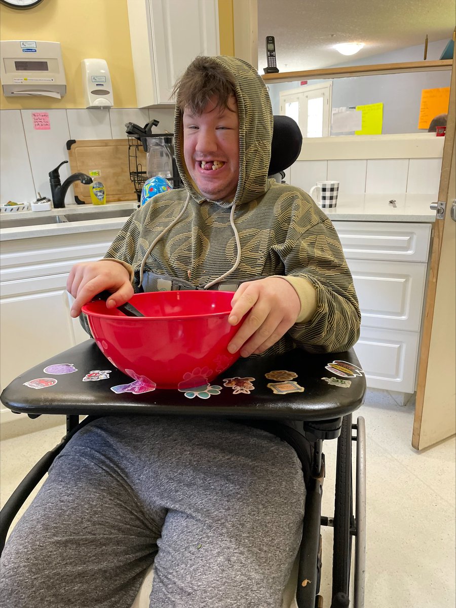 Looks like we have a cooler, potentially wetter weekend in store - so cozy, hot meals might be in order! Here’s MG from #MaxeyRoadHome helping out in the kitchen, smiling with spring motivation to get things done. 🤩👍 #TGIF #ThisIsRealLife #ThisIsPCP #MealMaking #HappyWeekend