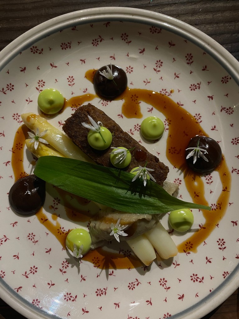 Throwback to our Spring Chef's Table, featuring tender McConnell's Lamb Shoulder complemented by flavours of black garlic ketchup, wild garlic emulsion, delicate white asparagus, and the smoky essence of Ballyholey smoked aubergine. 🌻👨🏻‍🌾