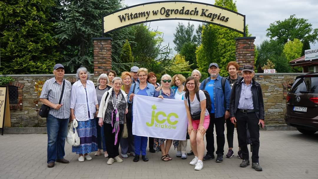 Here's JCC Krakow Week in Review! 📅✨

Pride March in solidarity w/ the LGBTQI+ community.

Bajgiel Club for young families went on an adventure at the Kryspinow ropes course! 🌳

Rejwach 30+ club celebrated Hummus Day!

Our seniors visited Krakow’s lovely botanical garden.