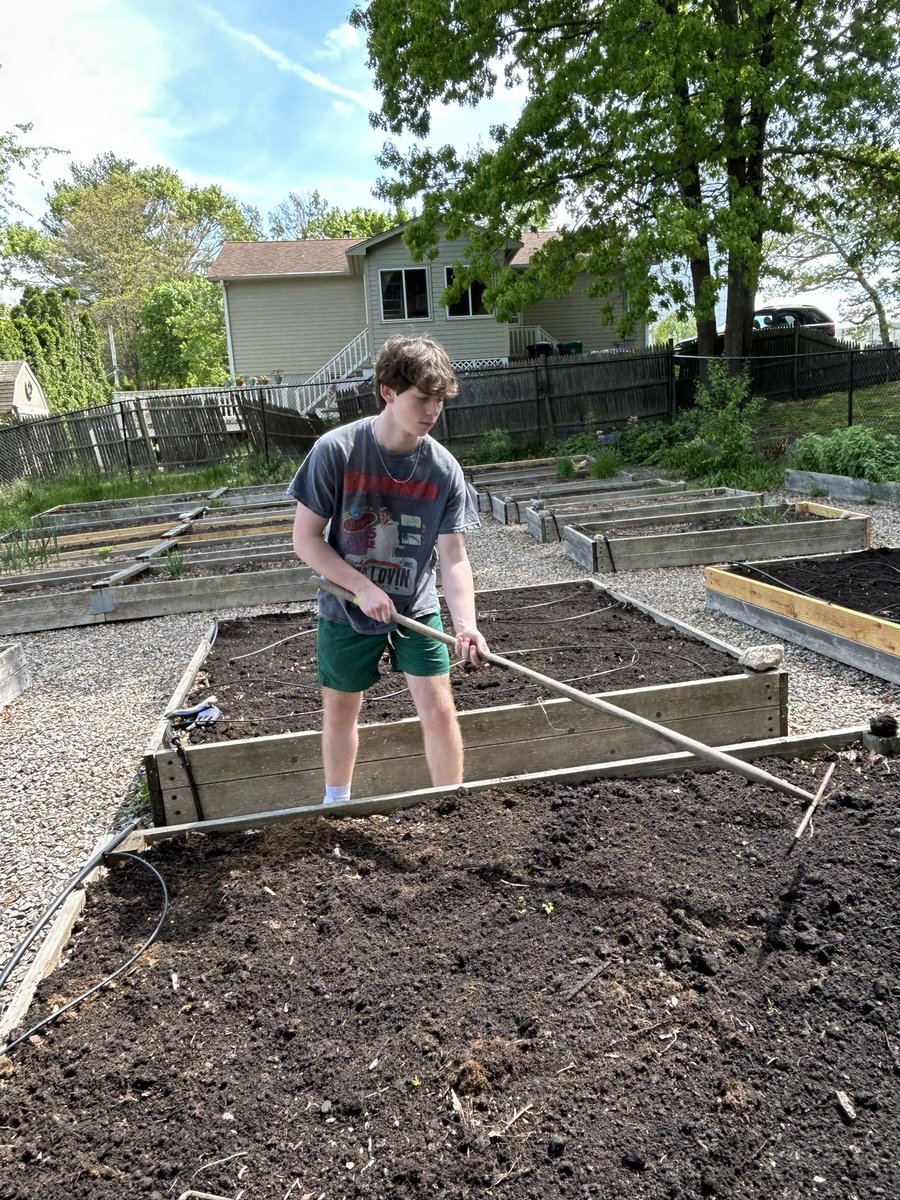 MSC_Garden (@gardenmsc) on Twitter photo Special thanks to these Mounties who hauled and spread compost in the <a href="/GardenMsc/">MSC_Garden</a> this week. Thank you to Hannah Patrie, Gavin Biehl, Kyle Hogan, Ryder Kinzler, Ryan Hornberger, and Wyatt Britton. A big thank you to Mrs. Merritt, too! We couldnโt have done it without you๐ Special thanks to these Mounties who hauled and spread compost in the <a href="/GardenMsc/">MSC_Garden</a> this week. Thank you to Hannah Patrie, Gavin Biehl, Kyle Hogan, Ryder Kinzler, Ryan Hornberger, and Wyatt Britton. A big thank you to Mrs. Merritt, too! We couldnโt have done it without you๐