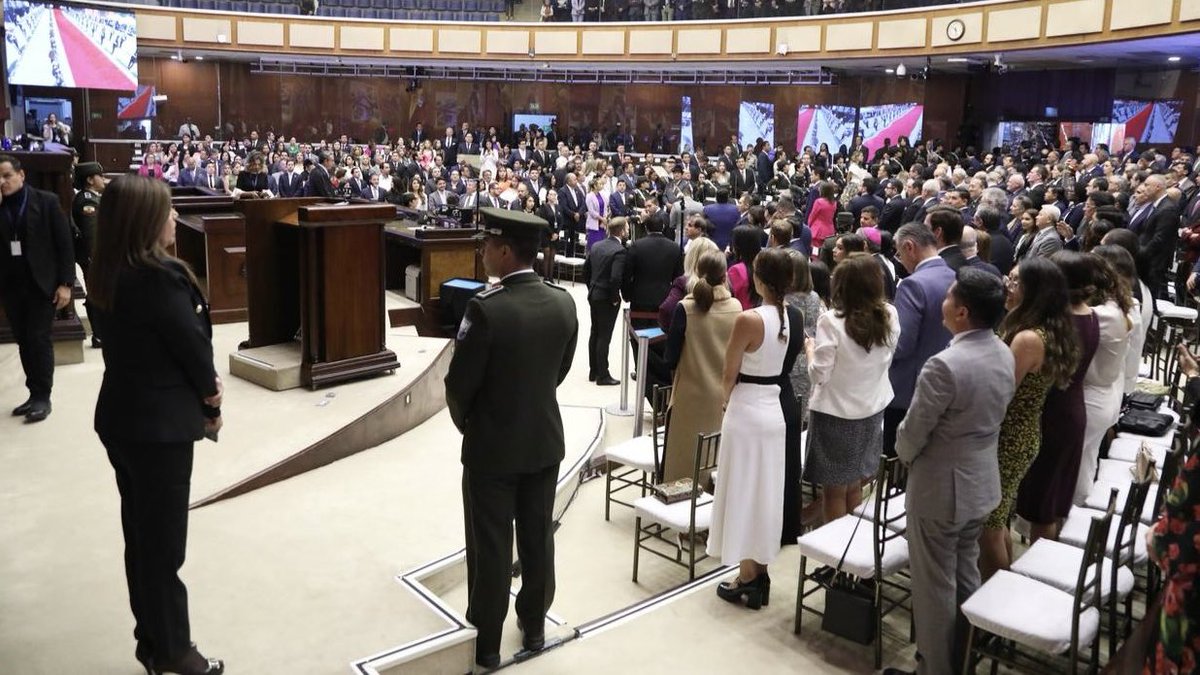 Desde la @AsambleaEcuador, participé en el #InformeALaNación2024, presentado por el presidente de la República en el marco de la conmemoración del #24DeMayo de 1822. Contribuimos activamente en la construcción de un #Ecuador 🇪🇨 democrático, plural e igualitario.