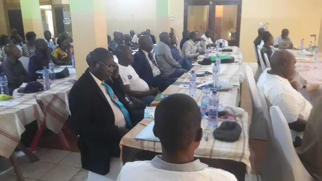 acprdcongo's tweet photo. #RDC : plus de 4000 hectares de plantation agro-forestières ont été réalisés par le Projet intégré de la réduction des émissions dues à la déforestation et dégradation de la forêt (#PIREDD) pendant 5 ans de son implantation à #Bagata, #Bulungu, #Masimanimba et #Idiofa, au #Kwilu, dans le sud-ouest de la République démocratique du Congo, a appris vendredi l'#ACP, lors d'un atelier. "Cet atelier avait pour objectif de permettre aux participants de pérenniser ces activités réalisées pendant cinq ans d'existence de ce projet", a souligné Augustin Kabamba, chef adjoint dudit projet, tout en invitant les autorités locales et la population à l'approprier car il est porteur d'espoir en terme de la régulation de changement climatique et d'une agriculture durable.