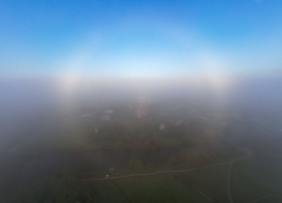 Full fogbow ring over Trim Castle on Monday morning. There's also a very faint glory right above the castle.