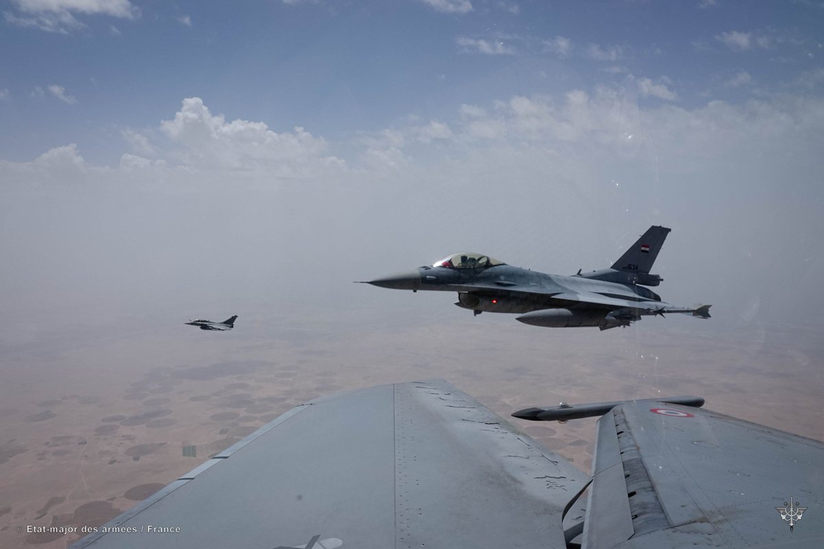📍Irak | Partner Nation Integration 🇮🇶🤝🇫🇷 2 Rafale 🇫🇷 de la base aérienne projetée au Levant ont effectué un entraînement au combat aérien avec deux F-16 irakiens 🇮🇶. 👉Ces coopérations 🇮🇶🇫🇷 témoignent d’un partenariat de confiance au bénéfice de la stabilité régionale. #CHAMMAL