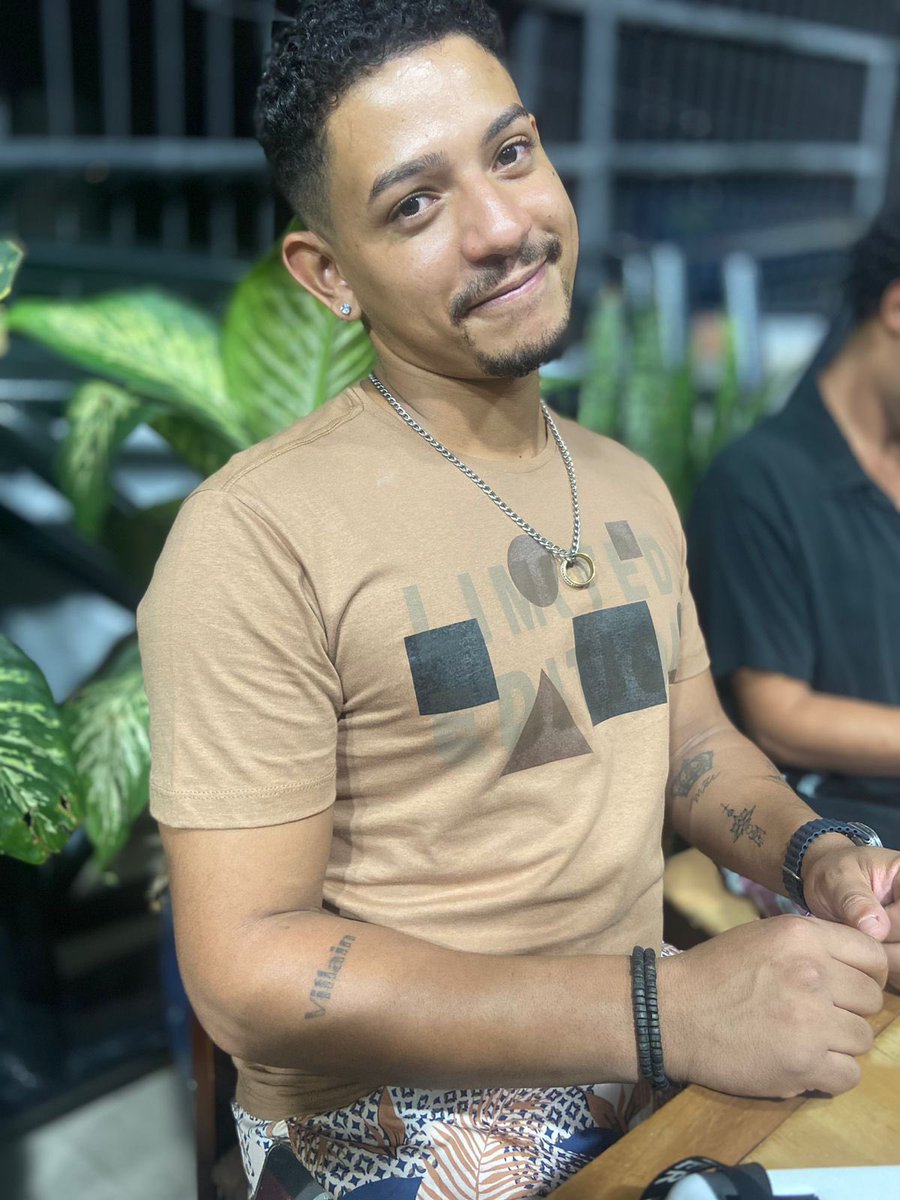 Depois de 6 anos comemorar meu aniversário foi algo que eu mesmo não pensava antes que pudesse acontecer, mas desde que minha vida mudou com o marido que está comigo evoluindo sempre a felicidade que sinto hoje é incrível. 🤩