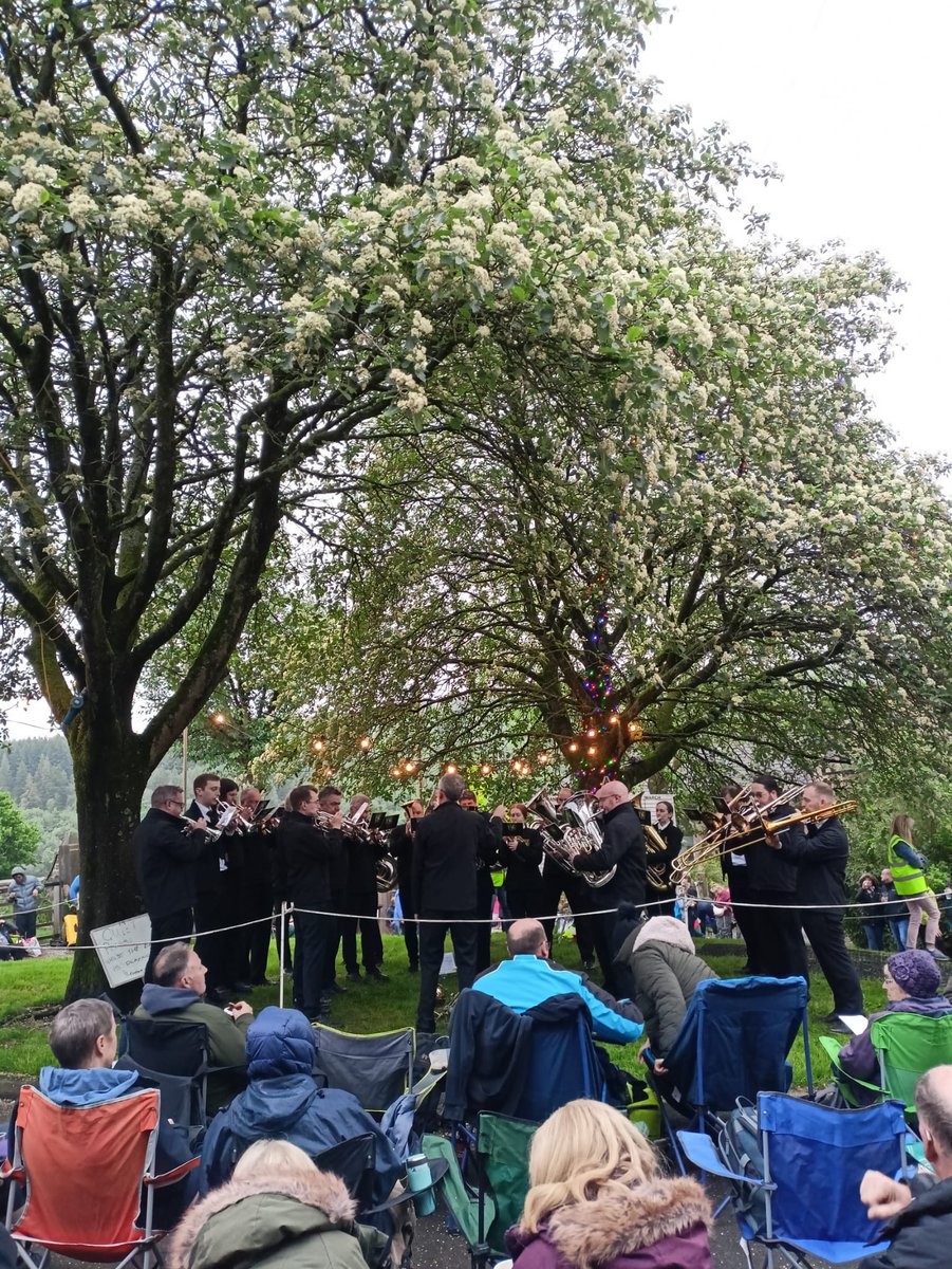 Under the lights (and the rain!) at Dobcross for stop number 2 
@DobcrossWhitFri #whitfriday