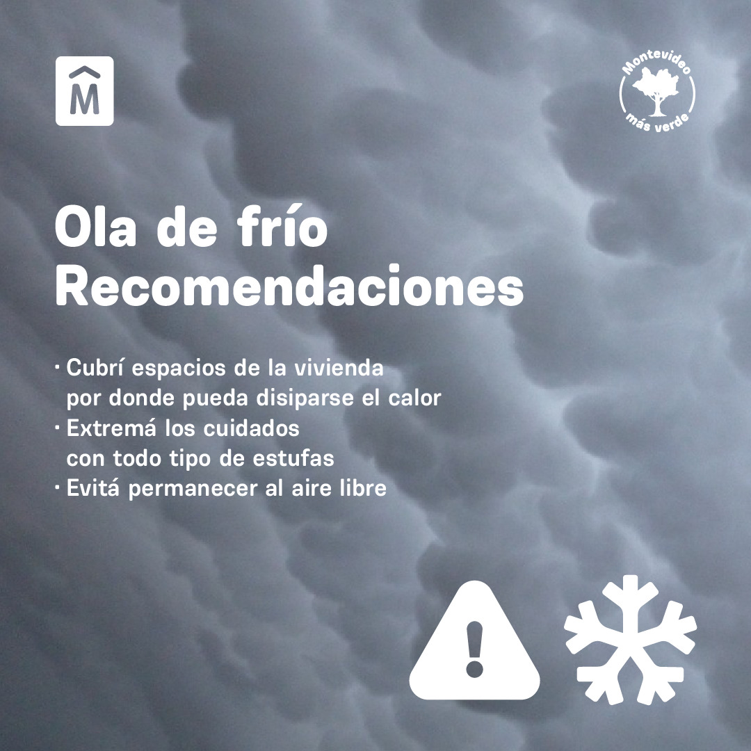 Algunas recomendaciones ante la ola de frío ❄️ 📌 Evitá permanecer al aire libre 📌 Cubrí los espacios por donde se pueda disipar el calor 📌 Extremá los cuidados con todo tipo de estufas Más info 📲 bit.ly/Ola_Frio