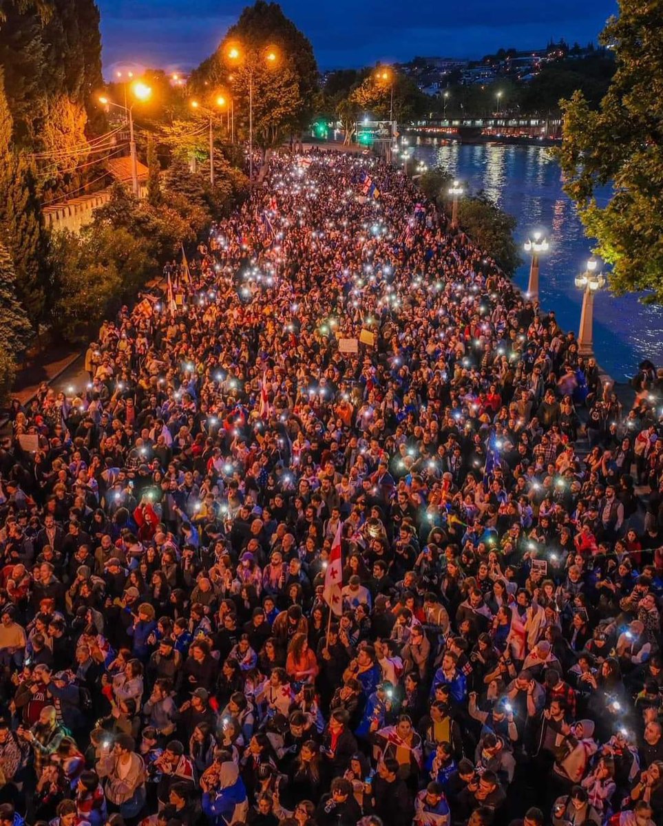 #Tbilisi right now! No to Russian government! European Union should sanction all those, responsible for the crimes committed in #Georgia! People are united, as always . Glory to Georgia ❤️ 📷 Ezz Gaber