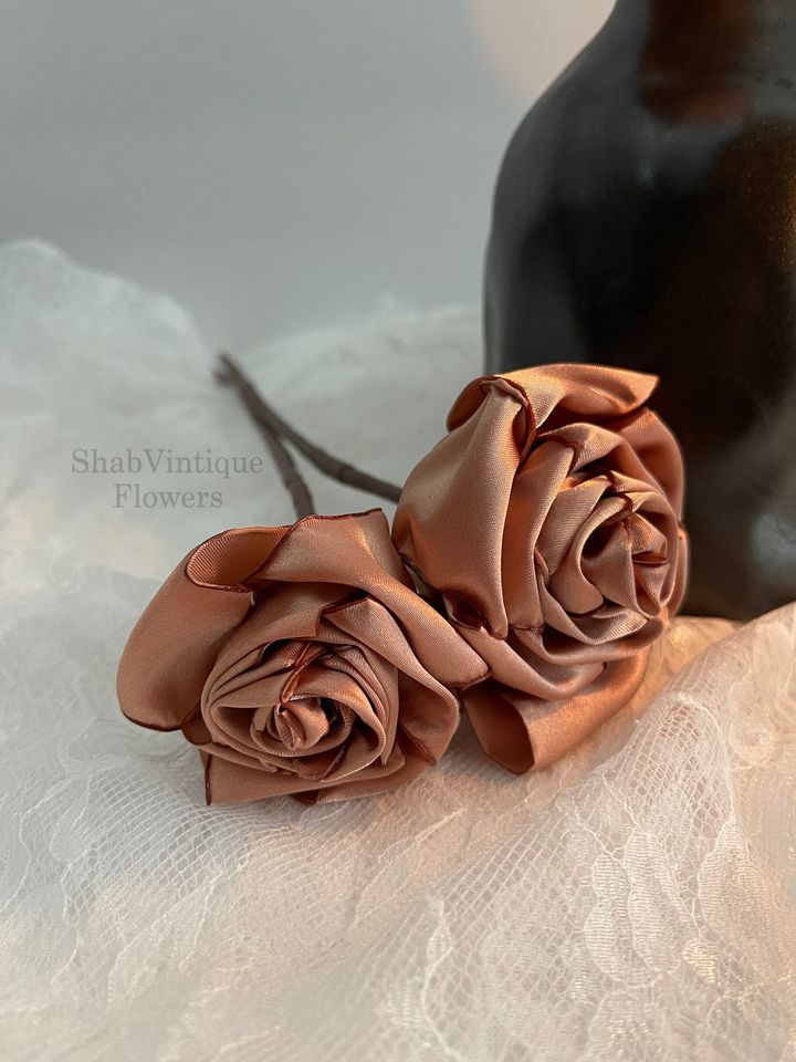 Elevate your marriage celebration with our enchanting Rose Gold flower 12-inch stems and 2-inch diameter Wedding Flower centerpieces. These… dlvr.it/T7LtTP #weddings #bridalshower #weddingaisledecor #microwedding #bridetobe2025 #bridal #groomtobe2025 #miniwedding