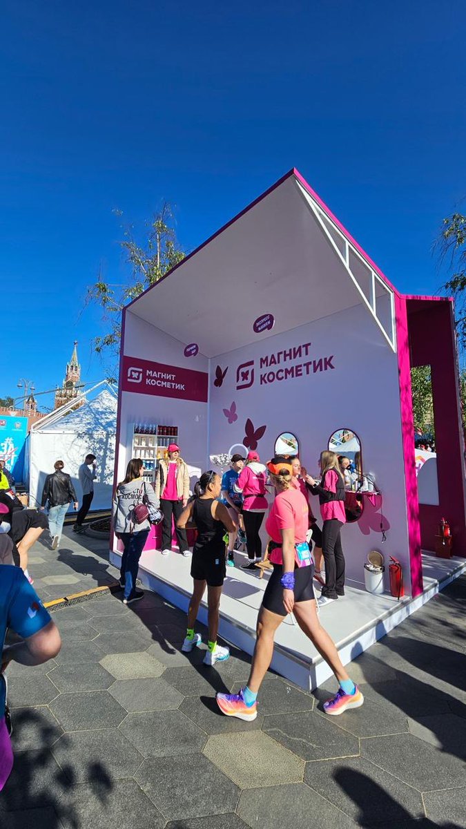 temsu_walling's tweet photo. #MAGNIT store, the largest retail store in #Russia with over 29,169 stores.
Photo - #Magnit Cosmetics gifts to winners of the RF marathon race participants which began on 21st May in #Moscow #Russia 🇷🇺 https://t.co/P1dWOmbuRv