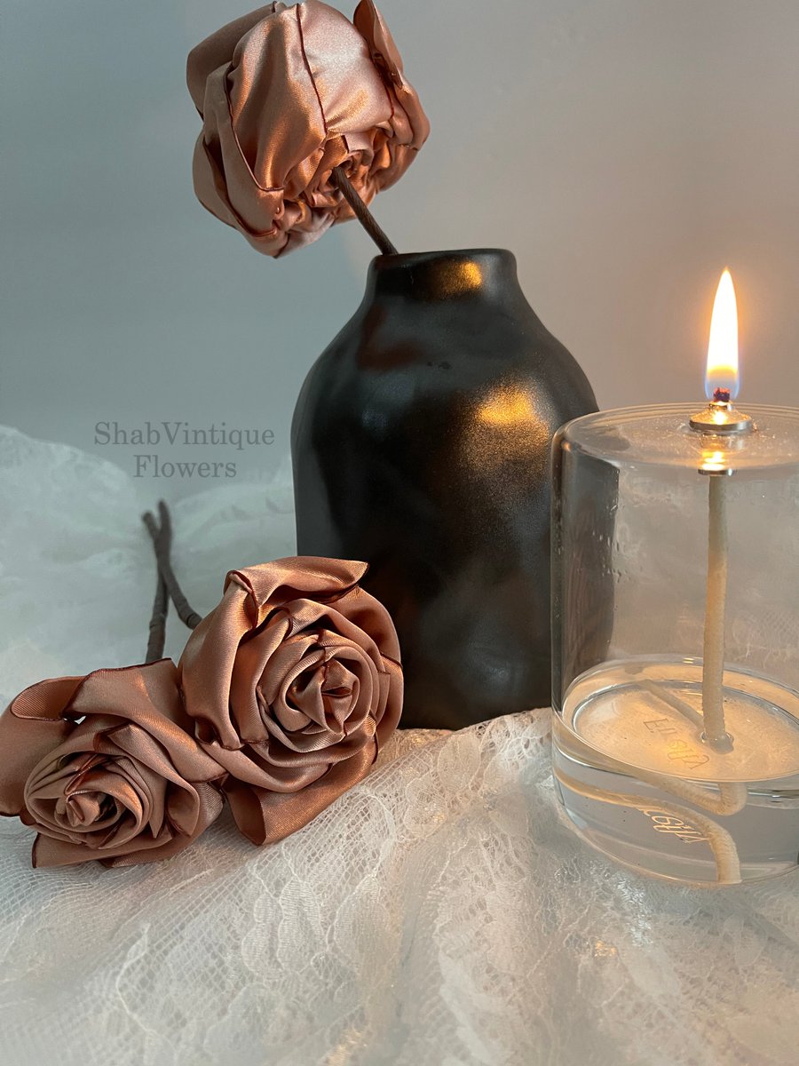 Elevate your marriage celebration with our enchanting Rose Gold flower 12-inch stems and 2-inch diameter Wedding Flower centerpieces. These versatile beauties are perfect as reception table decorations or to adorn your wedding arch. Experience elegance & romance at its best!
