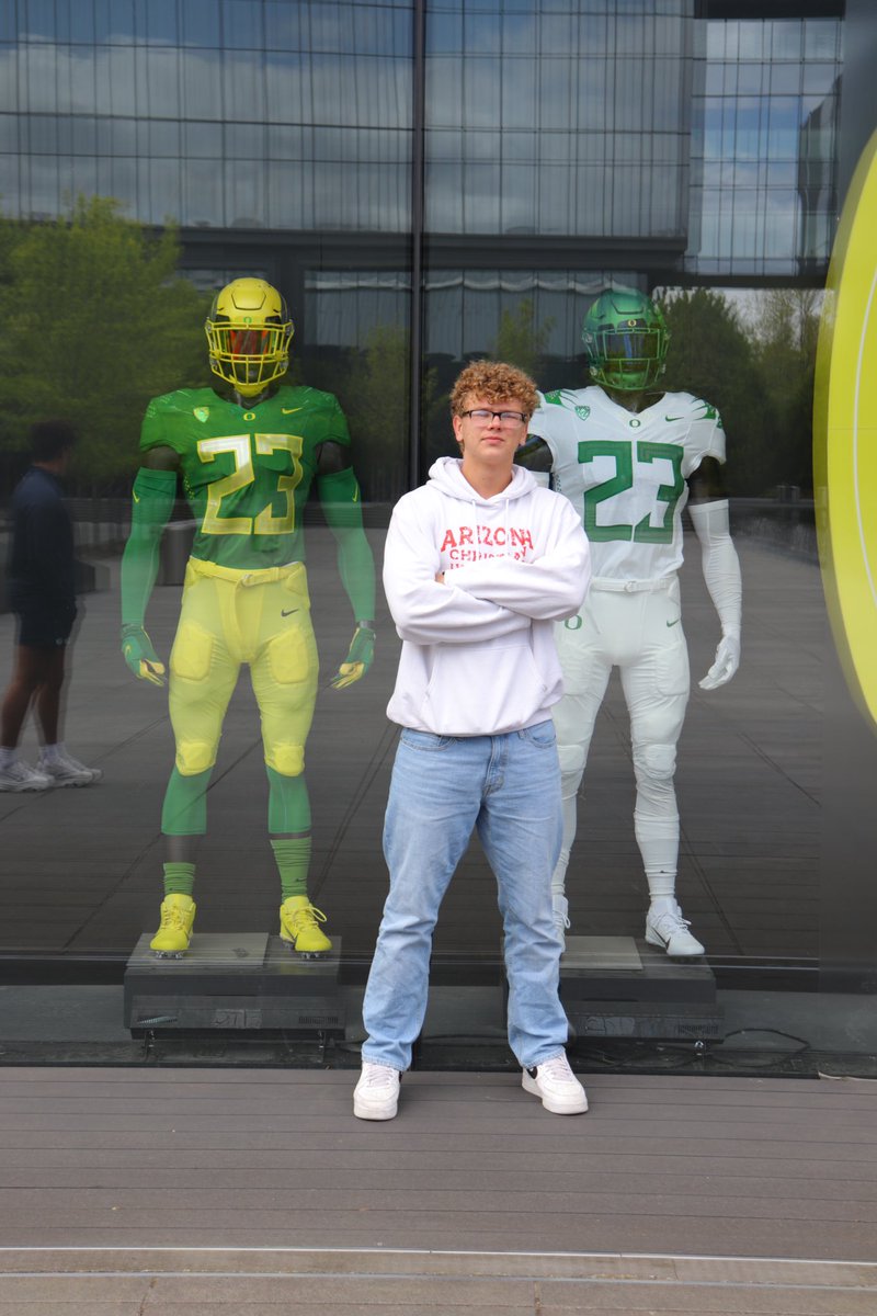 Last stop @oregonfootball! Thank you so much for the tour of your amazing facility, it was awesome! @coachdanlanning @coachlup @coach_champton @drewmehringer @coachtuioti92 @t_dean55 @ptbiondo 
@GametimeRC @CoachPerrone @SOAZFootball