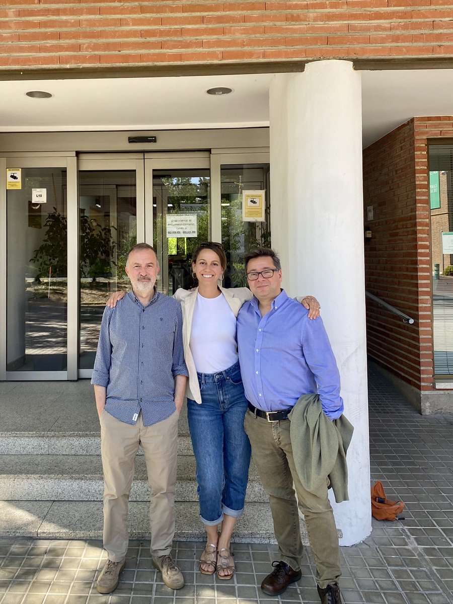 Siempre has sido un gran referente <a href="/jucaacoco/">Juan Carlos Acosta</a> , que gusto escucharte hoy en el <a href="/IIBmCSICUAM/">IIBM</a> y verte tan bien. See you soon, my friend.
PD: Íbamos los 3 conjuntadísimos 🤪 <a href="/LabPalmero/">PalmeroLab</a>