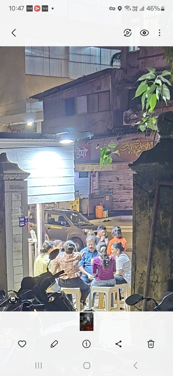 RohaanKPatel's tweet photo. @mybmcWardGN @mybmc This has become daily nuisance now. Urge you to take action or we will have no choice but to escalate this matter to senior officials of the organisation. Now Not only the footpath is occupied but also the main gate of the residential building https://t.co/gu2bMhCYP8