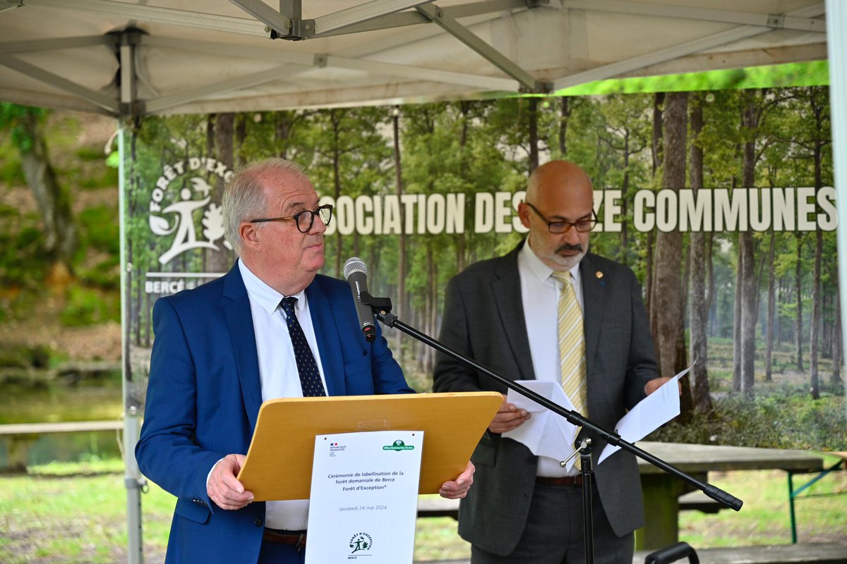 lasarthe_72's tweet photo. Cérémonie de remise du label Forêt d'Exception® à la Forêt domaniale de Bercé, en présence de Dominique Le Mèner, Président du Conseil départemental, Stéphane Le Foll, ancien ministre, Régis Vallienne, conseiller départemental du canton et co-président Bercé Forêt d'Exception, Galiène Cohu, conseillère départementale du canton, Marie-Pierre Brosset, conseillère départementale et Louis-Jean de Nicolaÿ, sénateur.