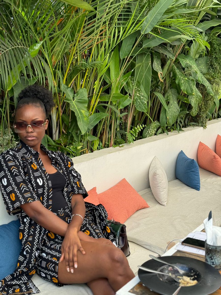 En souvenir de cette date qui m'a vu naître ; j'ai des ballons aujourd'hui🎈🥳❤️