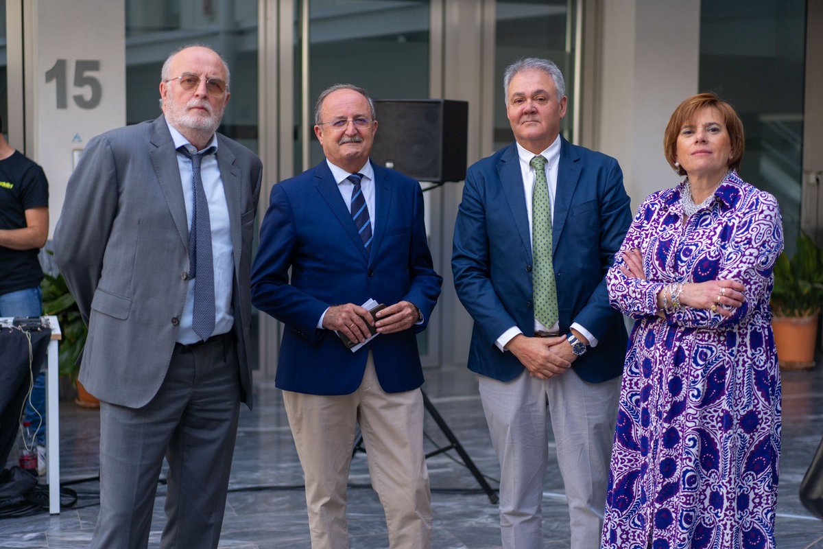 ISEN_Cartagena's tweet photo. 🏫 El patio de ISEN Centro Universitario acogió ayer la conferencia “IA GENERATIVA”, que contó con la asistencia de autoridades, empresarios y estudiantes.

Desde #Isen queremos agradecer a los asistentes, organizadores y ponentes por hacer posible esta interesante charla.🧑🏻‍🏫🤖✨ https://t.co/gKyjKiLMTD